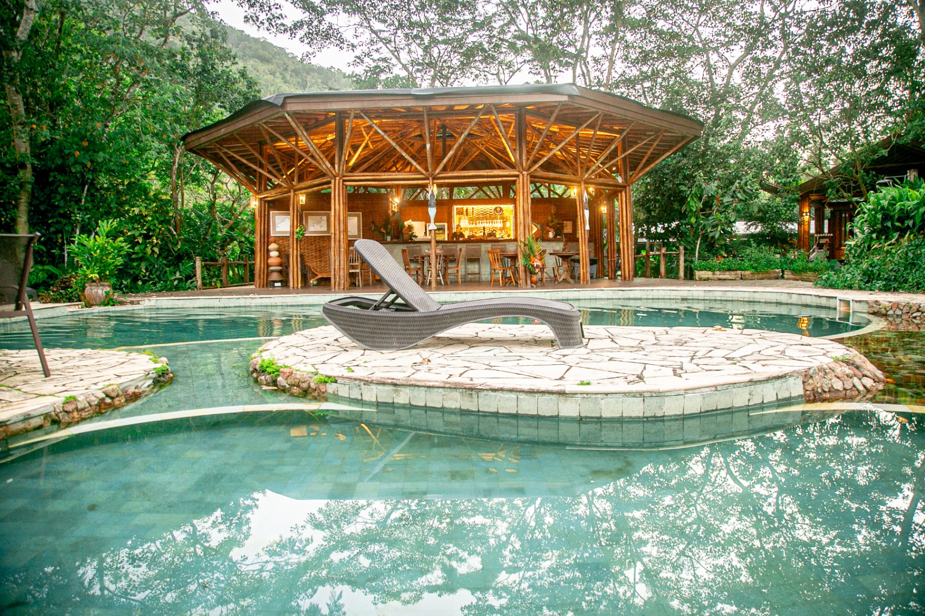 Resort ao entardecer